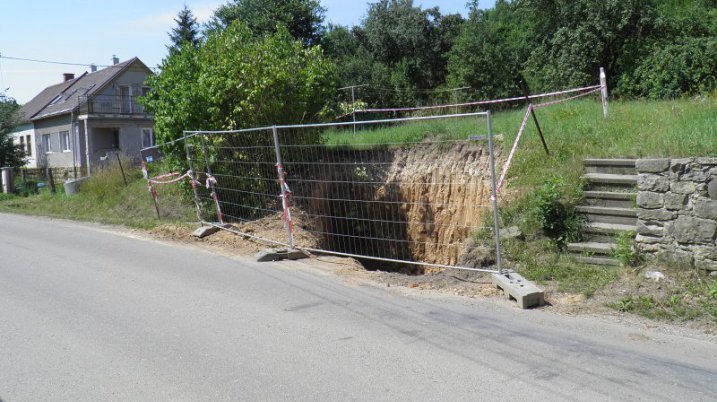 Výstavba kanalizace - srpen 2015