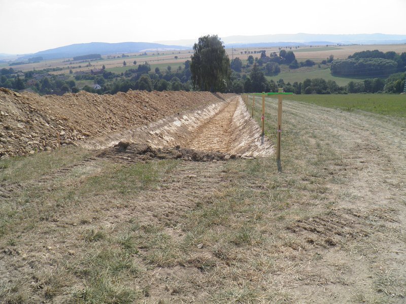 Výstavba odvodňovacího kanálu - září 2015
