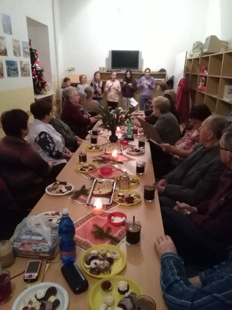 Foto z vánočního klubu důchodců -
