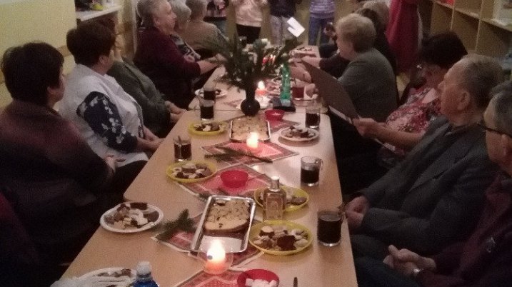 Foto z vánočního klubu důchodců -