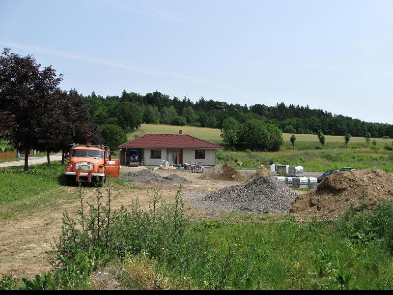 Výstavba komunikace v nově vznikajícím sídlišti