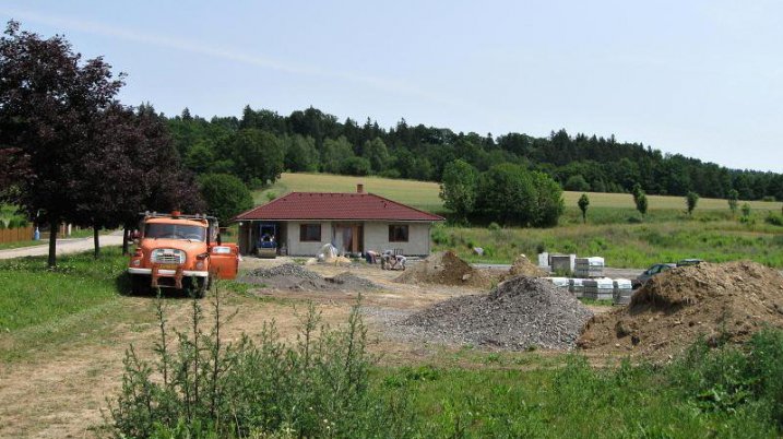 Výstavba komunikace v nově vznikajícím sídlišti