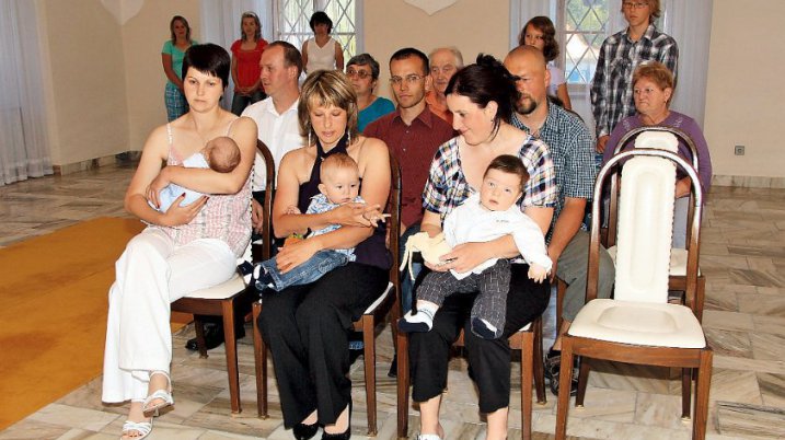 Svatby a vítání občánků v roce 2012